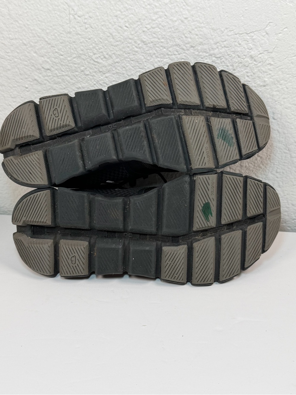 On Running Cloud Women 7.5 Black Athletic Running Shoes Swiss Engineering - Picture 7 of 11